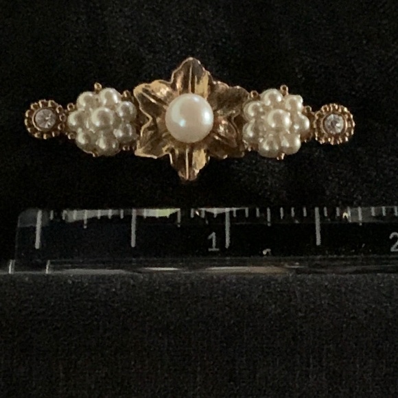 Jewelry - Vintage gold tone brooch